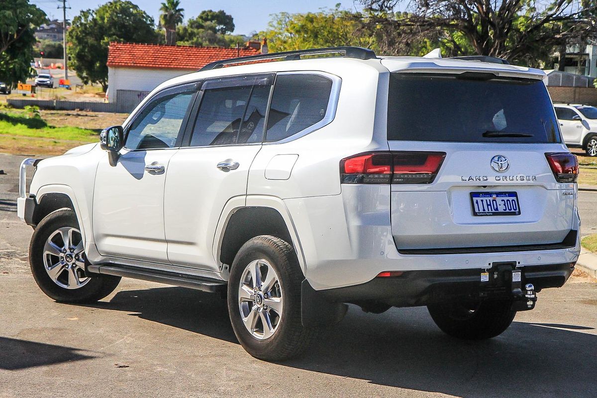 2024 Toyota Landcruiser Sahara FJA300R