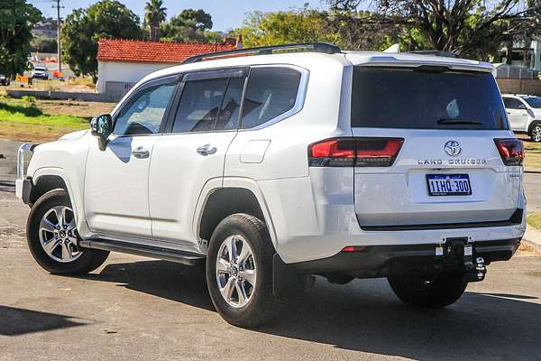 2024 Toyota Landcruiser Sahara FJA300R