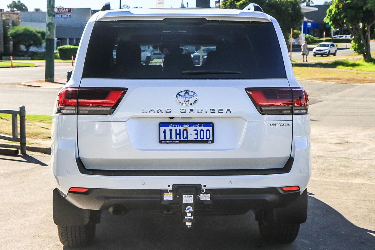 2024 Toyota Landcruiser Sahara FJA300R