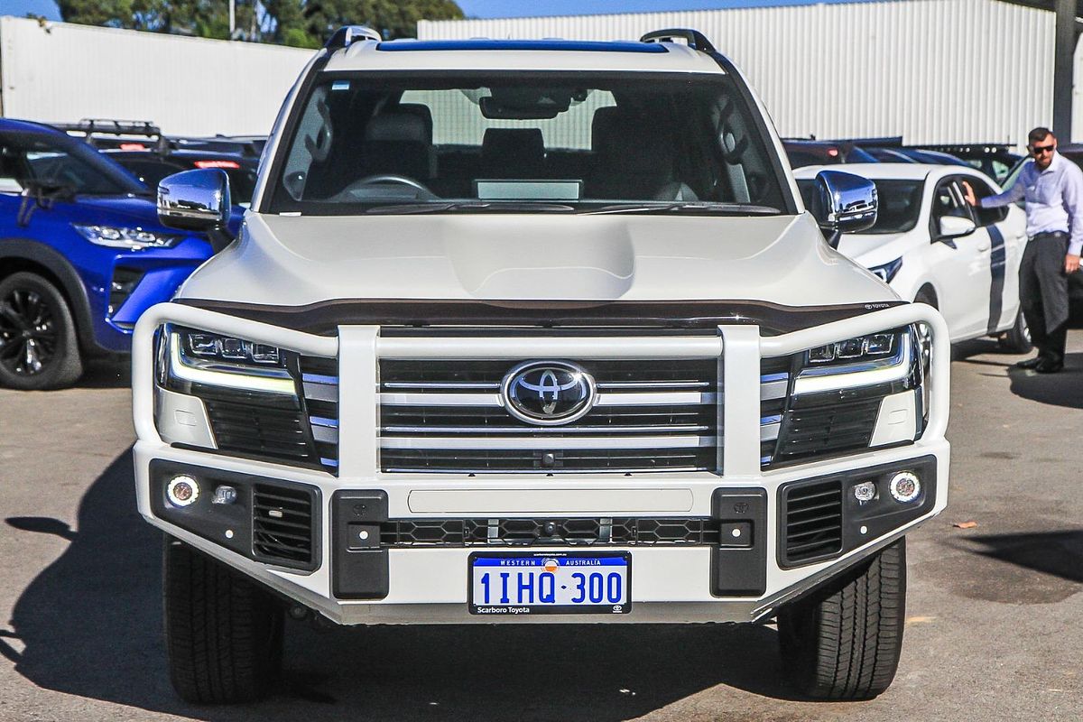 2024 Toyota Landcruiser Sahara FJA300R