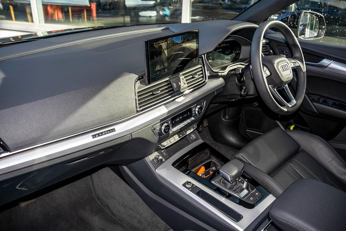 2024 Audi Q5 40 TDI S line FY
