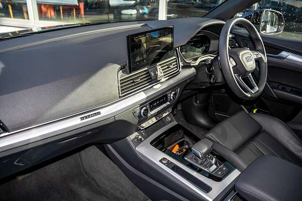 2024 Audi Q5 40 TDI S line FY