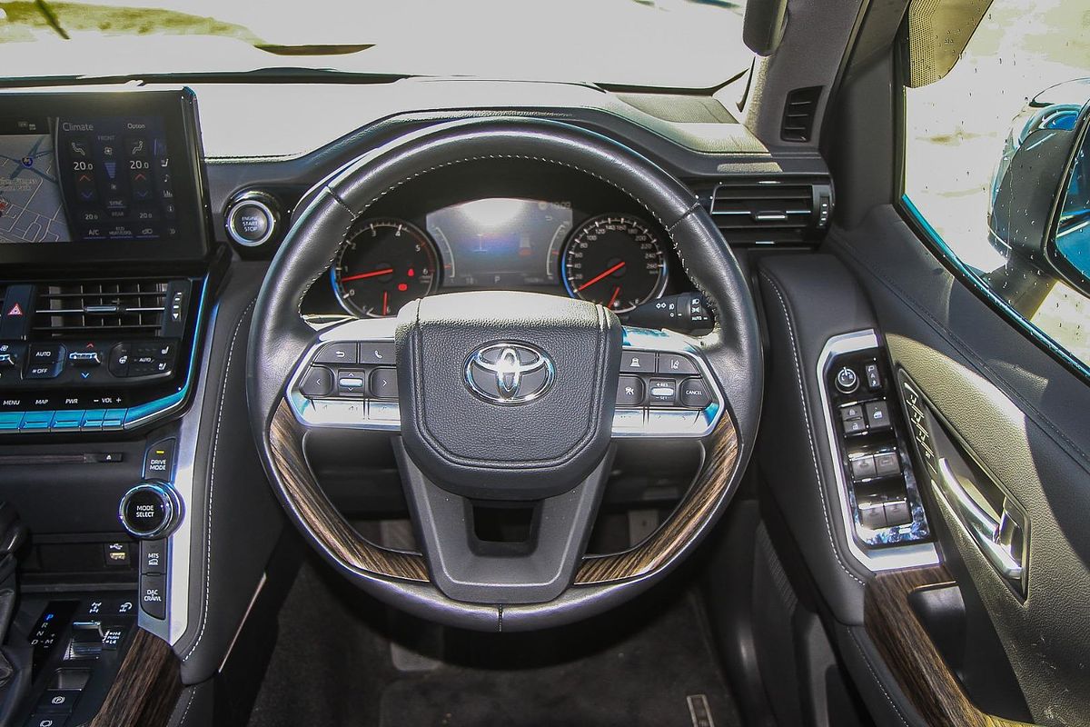 2024 Toyota Landcruiser Sahara FJA300R