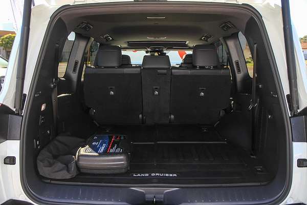 2024 Toyota Landcruiser Sahara FJA300R
