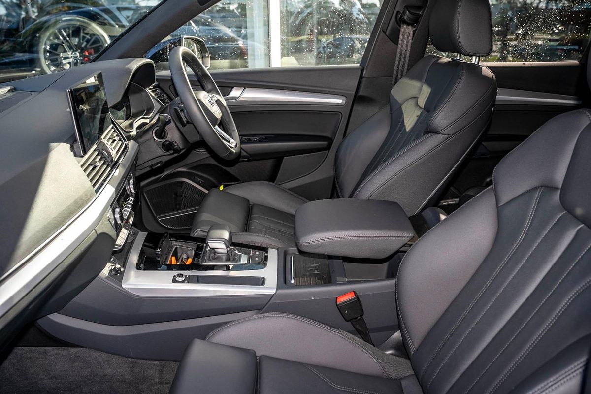 2024 Audi Q5 40 TDI S line FY