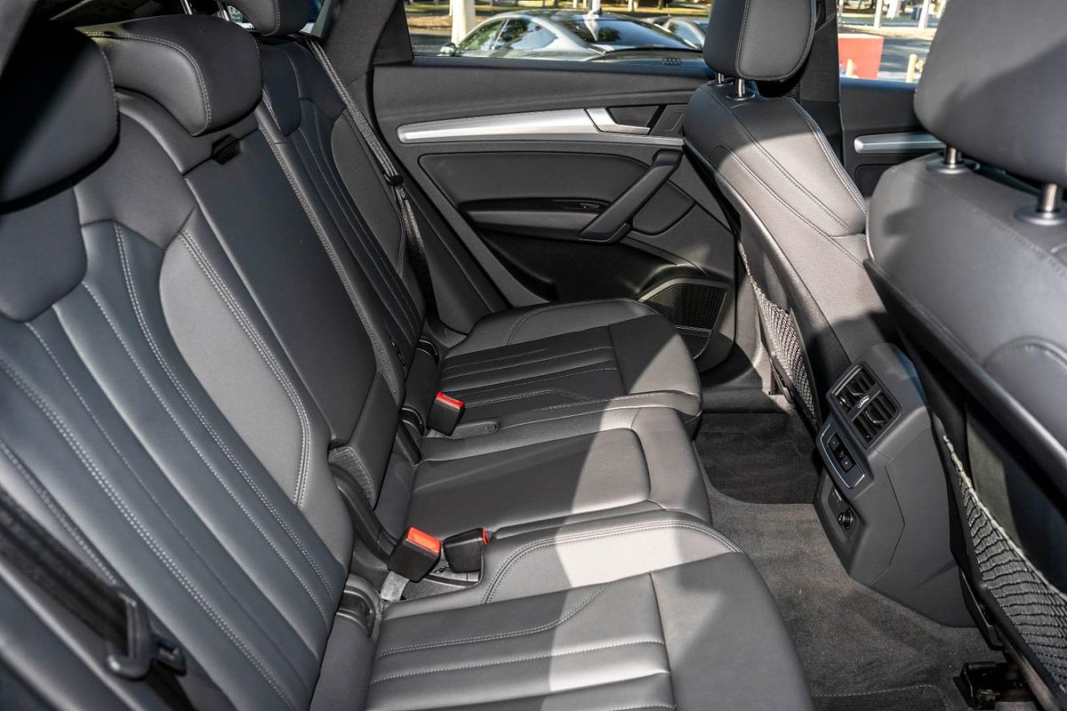 2024 Audi Q5 40 TDI S line FY