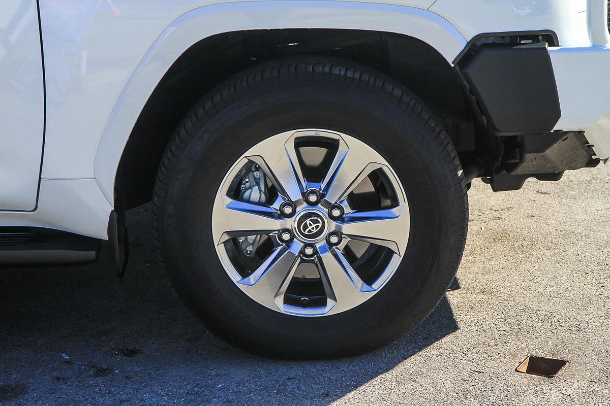 2024 Toyota Landcruiser Sahara FJA300R