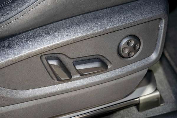 2024 Audi Q5 40 TDI S line FY