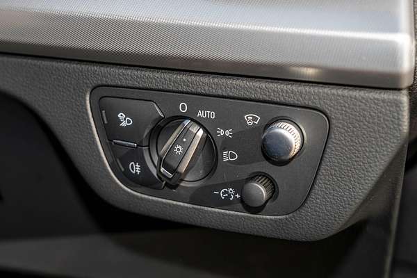 2024 Audi Q5 40 TDI S line FY