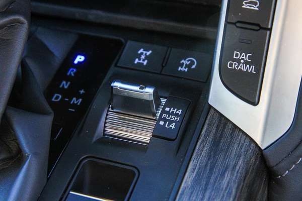 2024 Toyota Landcruiser Sahara FJA300R