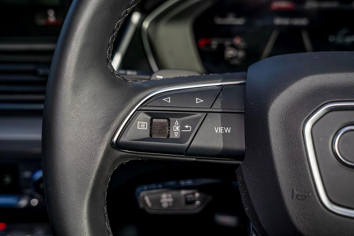 2024 Audi Q5 40 TDI S line FY