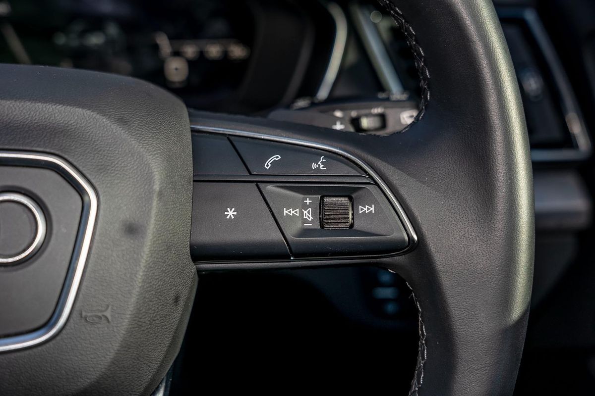 2024 Audi Q5 40 TDI S line FY