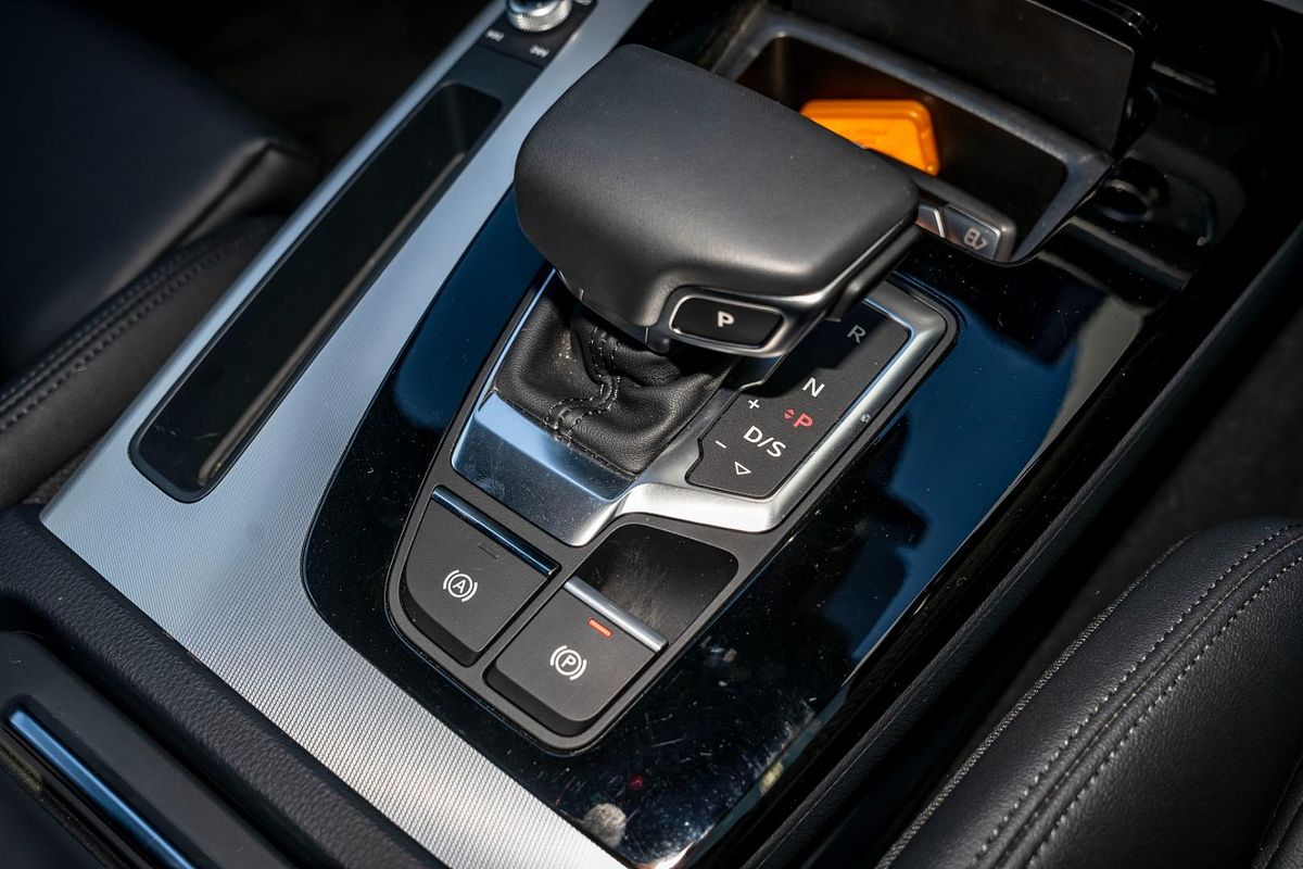 2024 Audi Q5 40 TDI S line FY