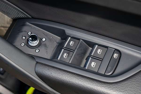 2024 Audi Q5 40 TDI S line FY