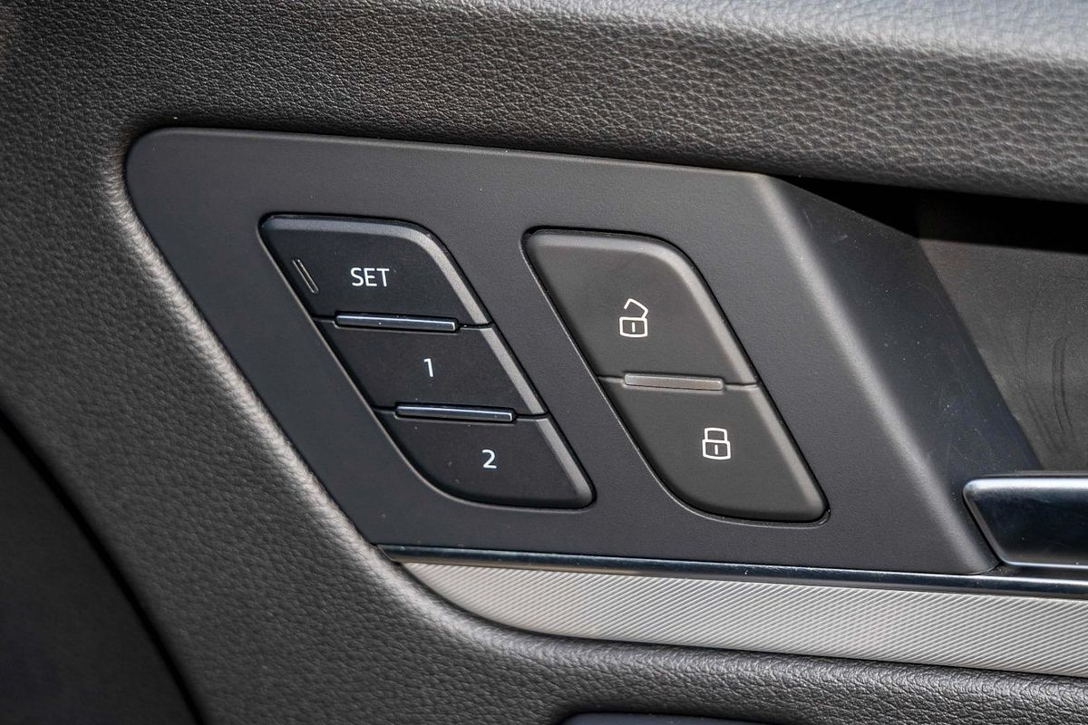 2024 Audi Q5 40 TDI S line FY