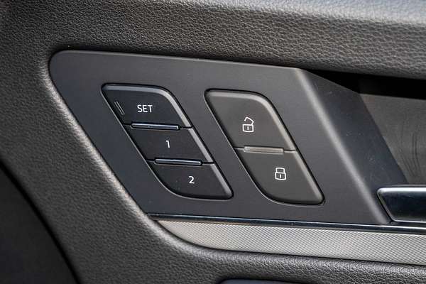 2024 Audi Q5 40 TDI S line FY
