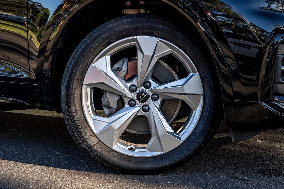 2024 Audi Q5 40 TDI S line FY