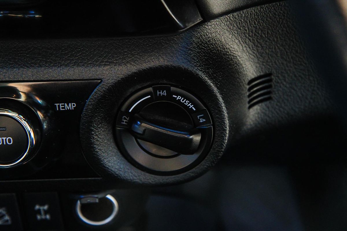 2019 Toyota Hilux SR5 GUN126R 4X4