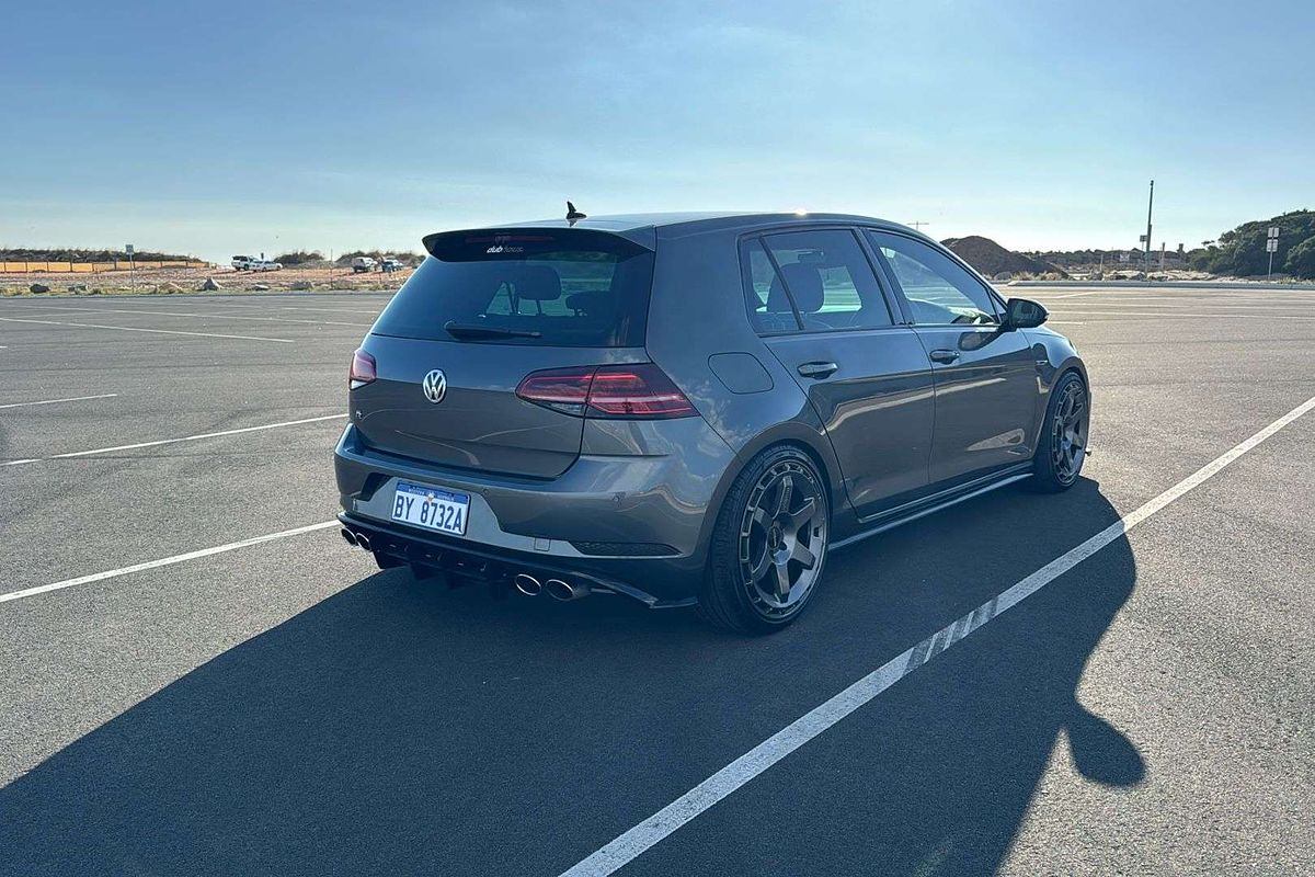 2017 Volkswagen Golf R 7.5