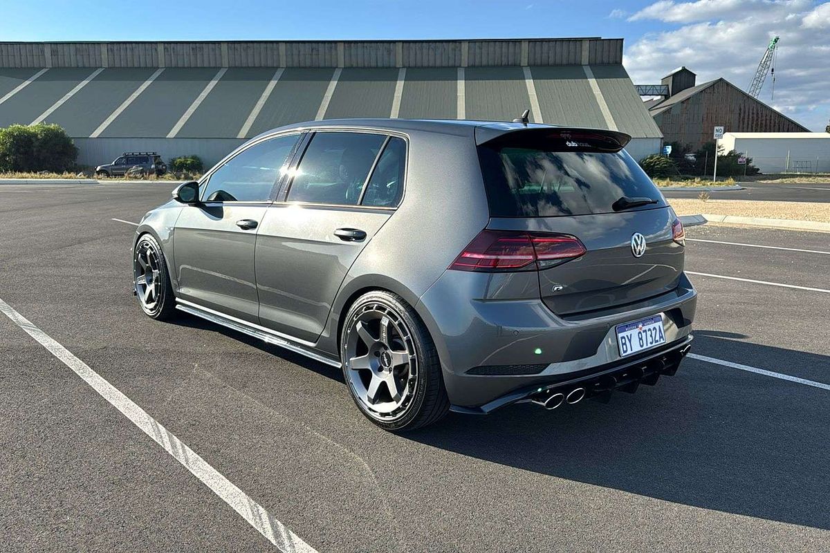 2017 Volkswagen Golf R 7.5