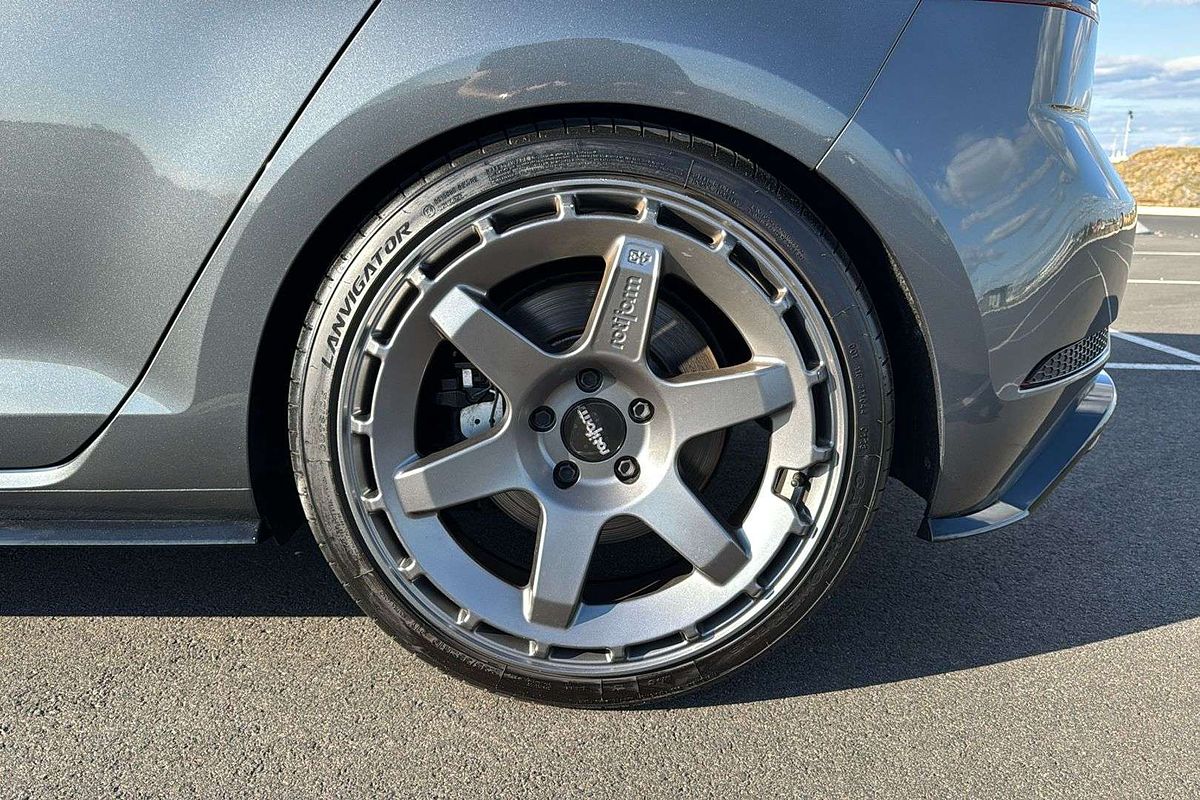 2017 Volkswagen Golf R 7.5