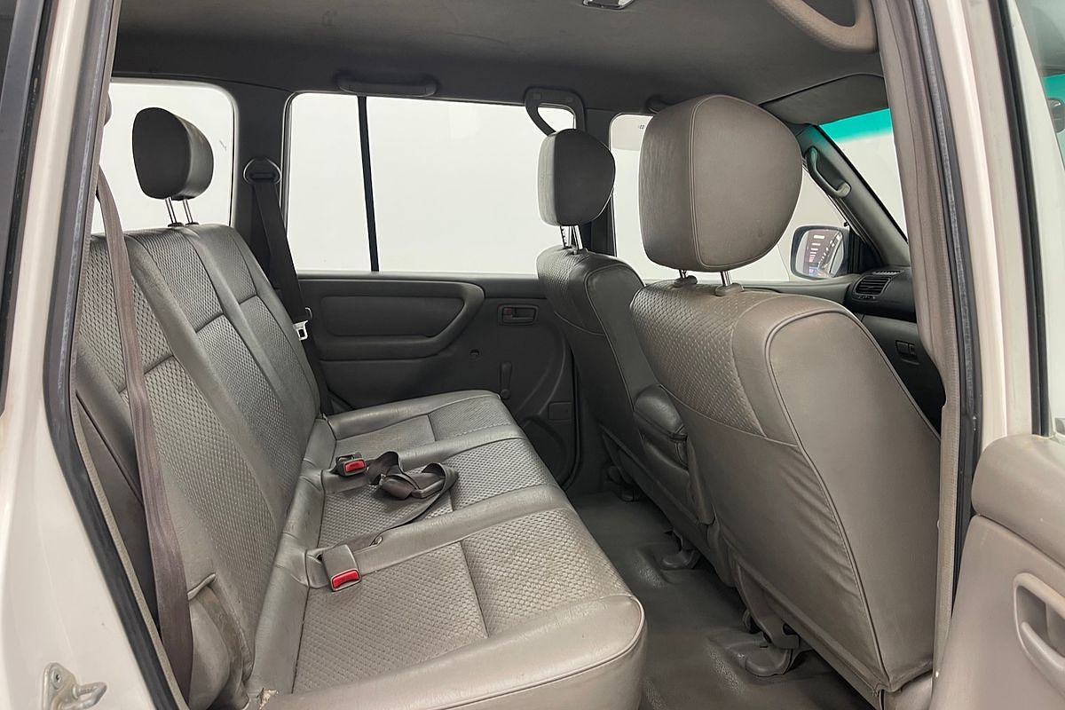 2002 Toyota Landcruiser Standard HZJ105R