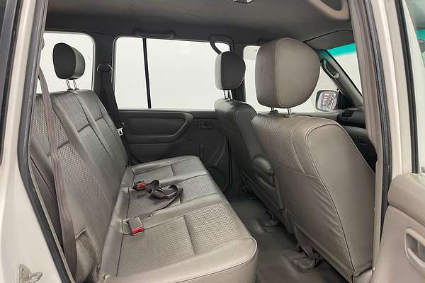 2002 Toyota Landcruiser Standard HZJ105R
