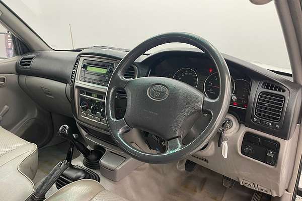 2002 Toyota Landcruiser Standard HZJ105R