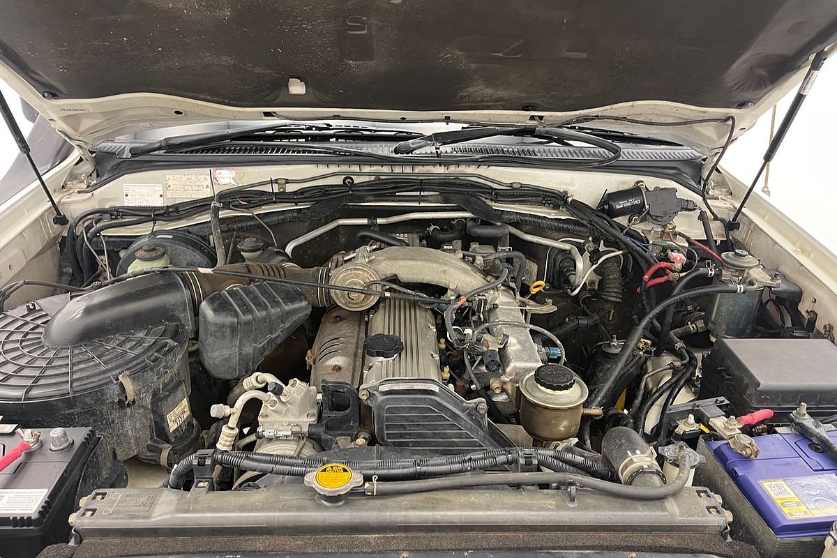2002 Toyota Landcruiser Standard HZJ105R
