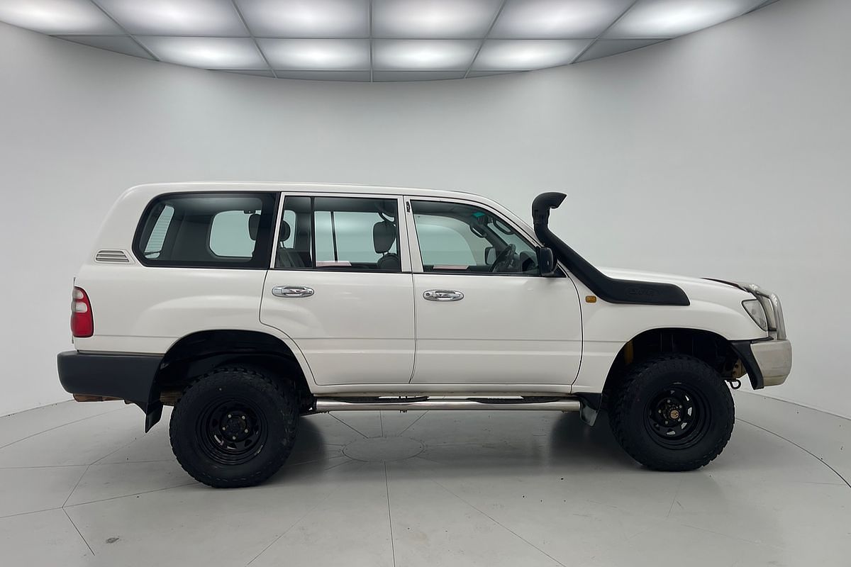 2002 Toyota Landcruiser Standard HZJ105R