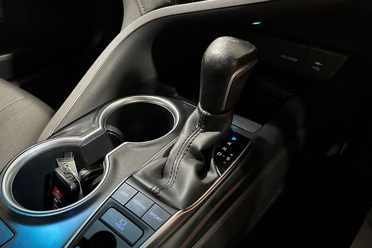 2019 Toyota Camry SL GSV70R