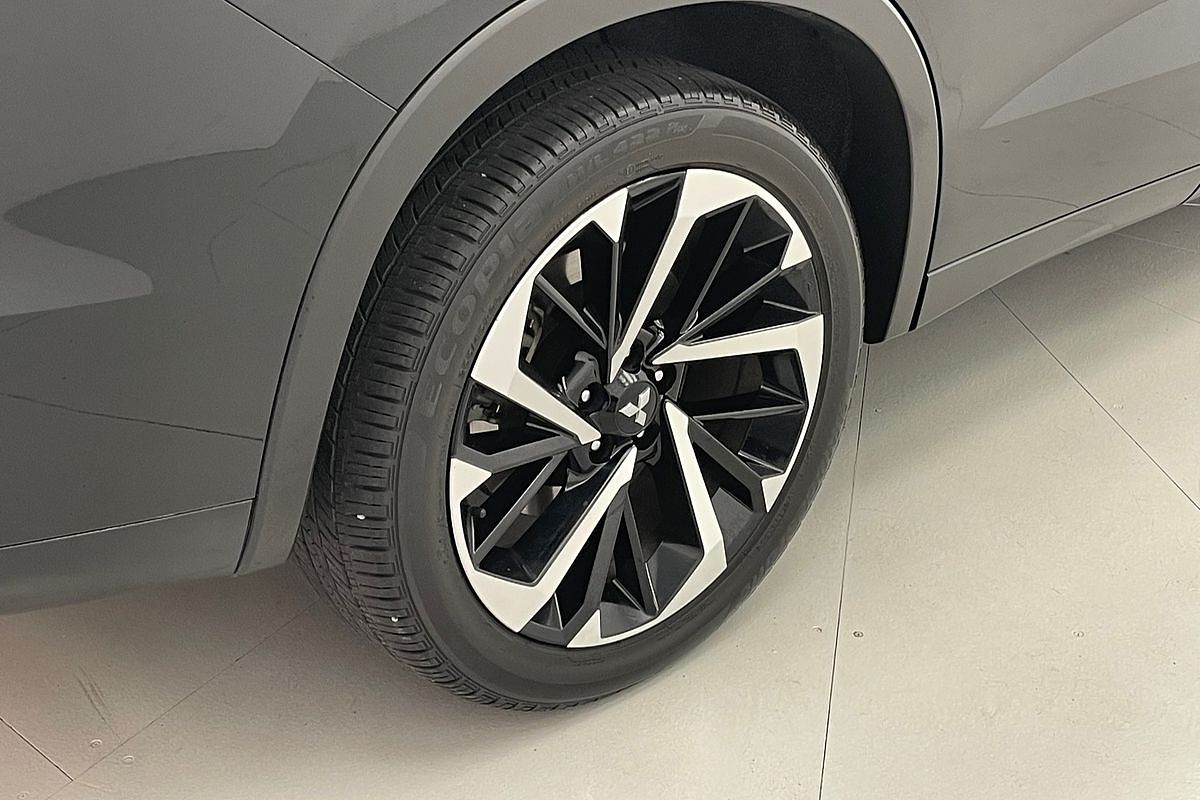 2022 Mitsubishi Outlander PHEV Exceed Tourer ZM