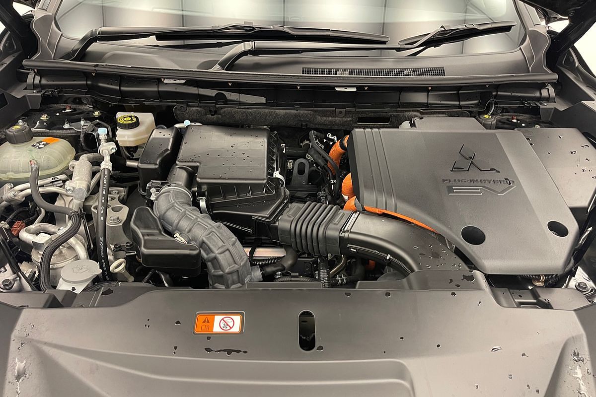 2022 Mitsubishi Outlander PHEV Exceed Tourer ZM