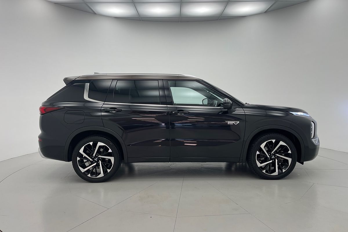 2022 Mitsubishi Outlander PHEV Exceed Tourer ZM