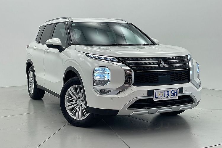 2024 Mitsubishi Outlander LS ZM