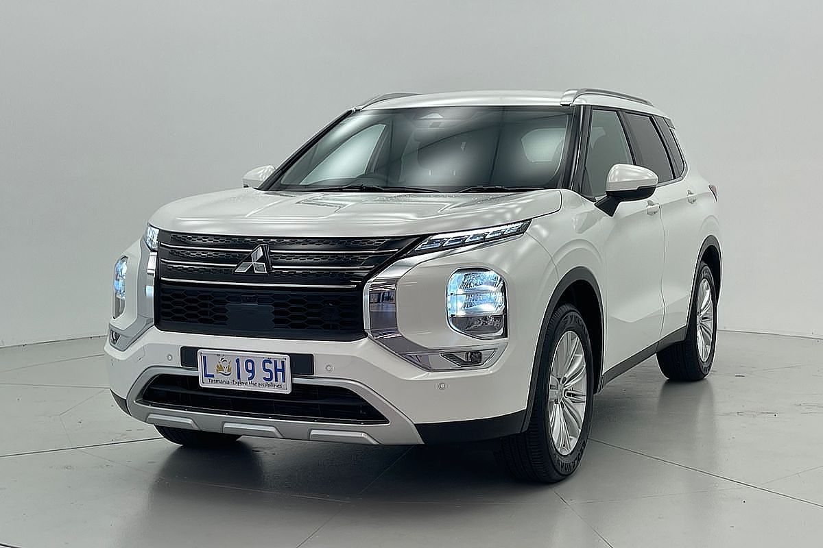 2024 Mitsubishi Outlander LS ZM