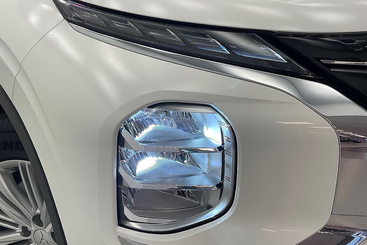 2024 Mitsubishi Outlander LS ZM