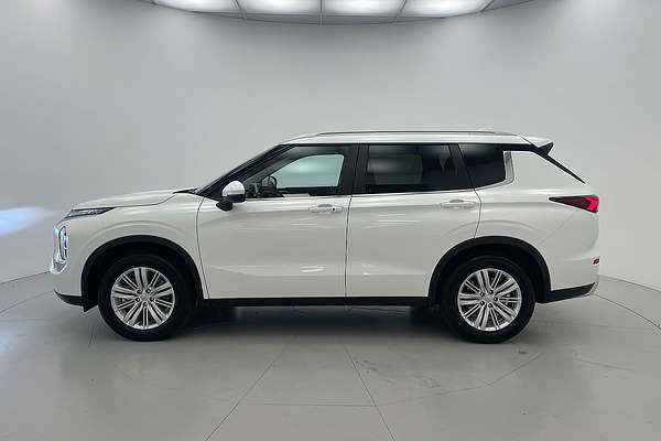 2024 Mitsubishi Outlander LS ZM