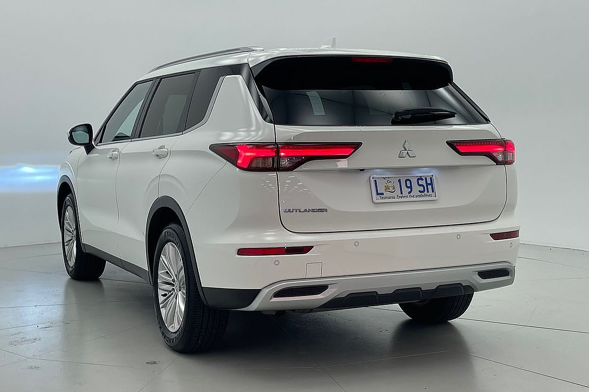 2024 Mitsubishi Outlander LS ZM