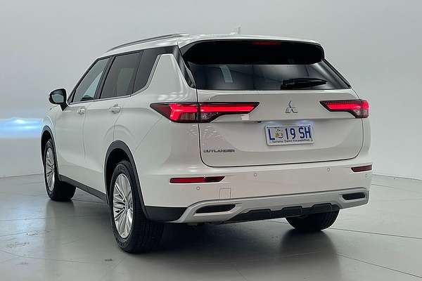 2024 Mitsubishi Outlander LS ZM