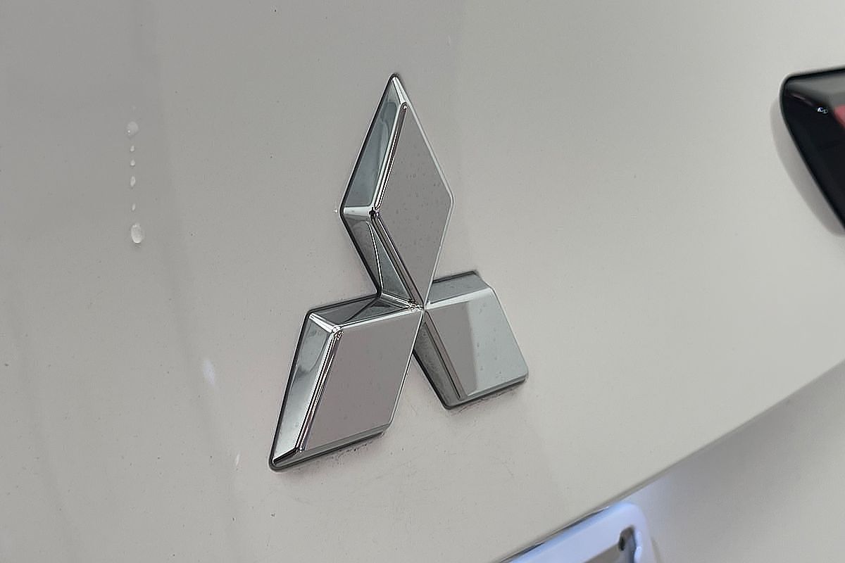 2024 Mitsubishi Outlander LS ZM