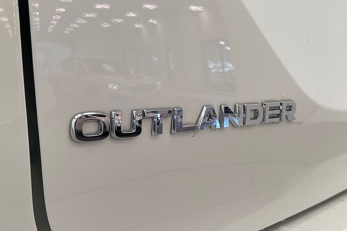 2024 Mitsubishi Outlander LS ZM