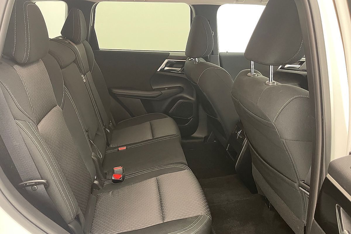 2024 Mitsubishi Outlander LS ZM