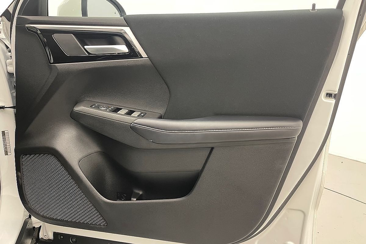 2024 Mitsubishi Outlander LS ZM