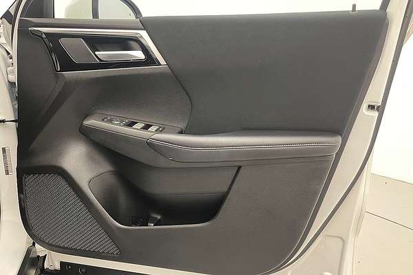 2024 Mitsubishi Outlander LS ZM