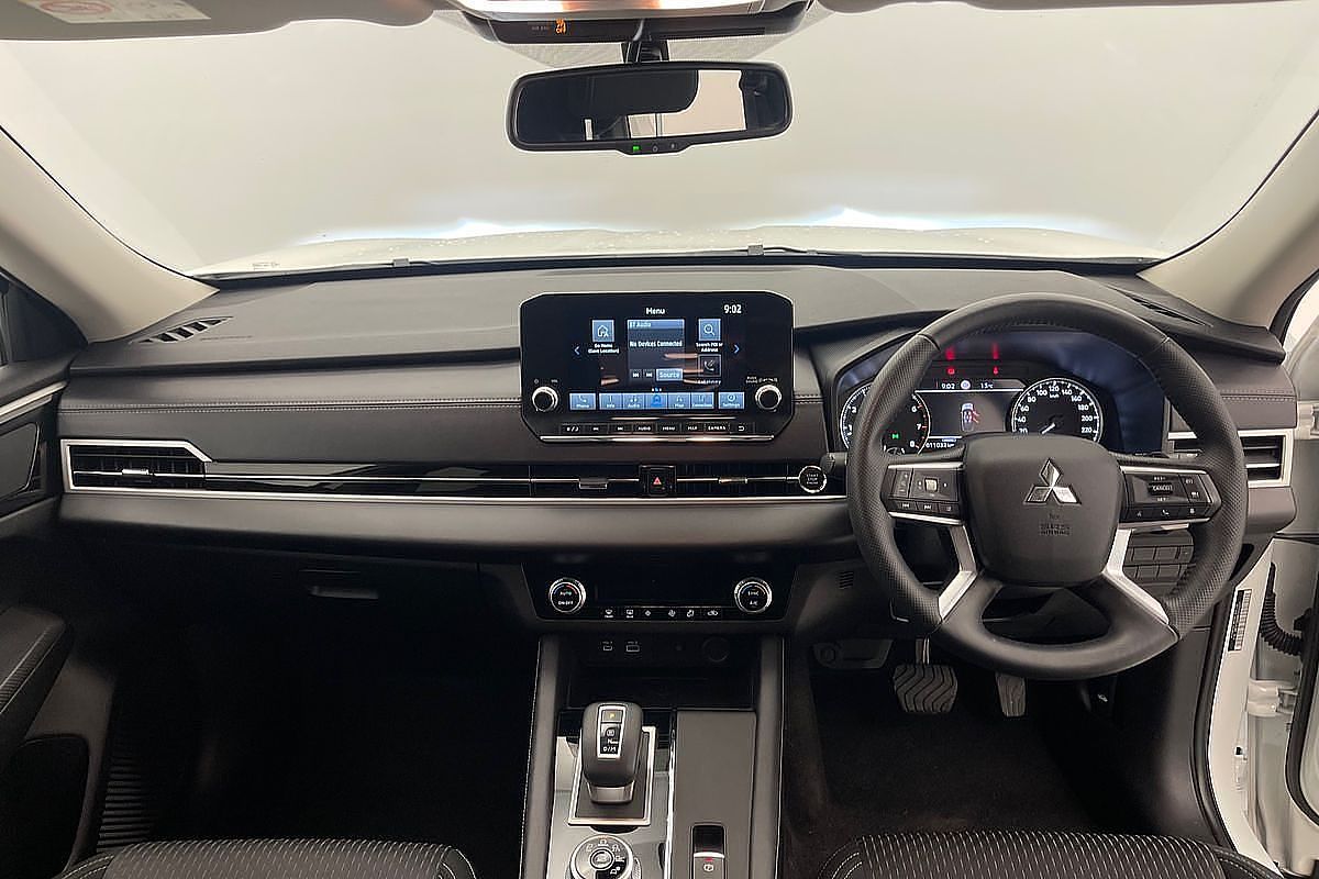2024 Mitsubishi Outlander LS ZM