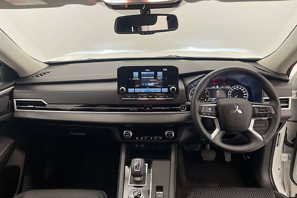 2024 Mitsubishi Outlander LS ZM