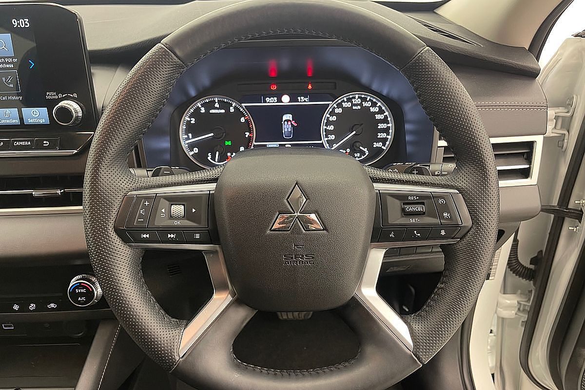 2024 Mitsubishi Outlander LS ZM