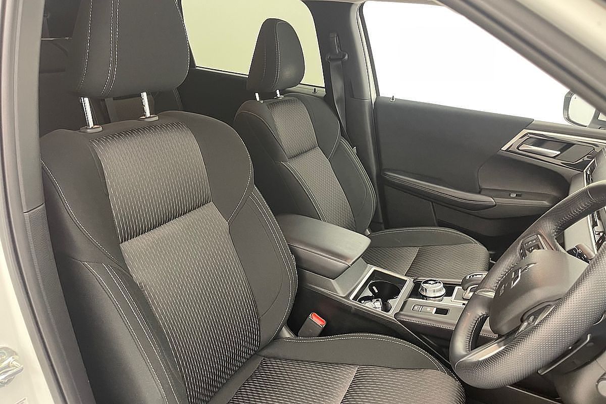 2024 Mitsubishi Outlander LS ZM