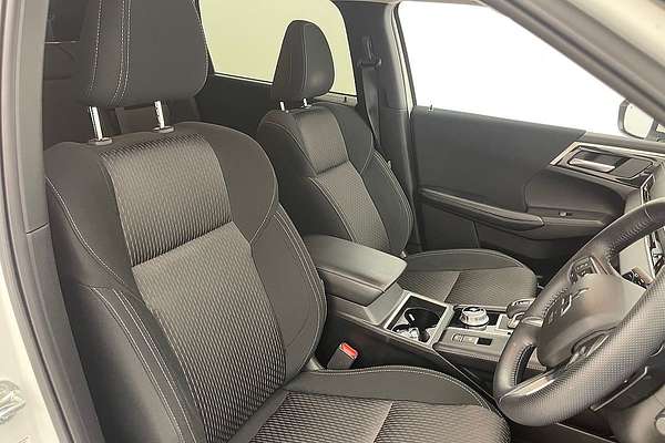 2024 Mitsubishi Outlander LS ZM